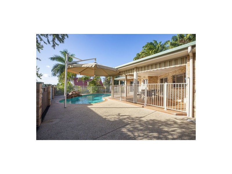 1 Sam Bezzina Drive, Beaconsfield QLD 4740