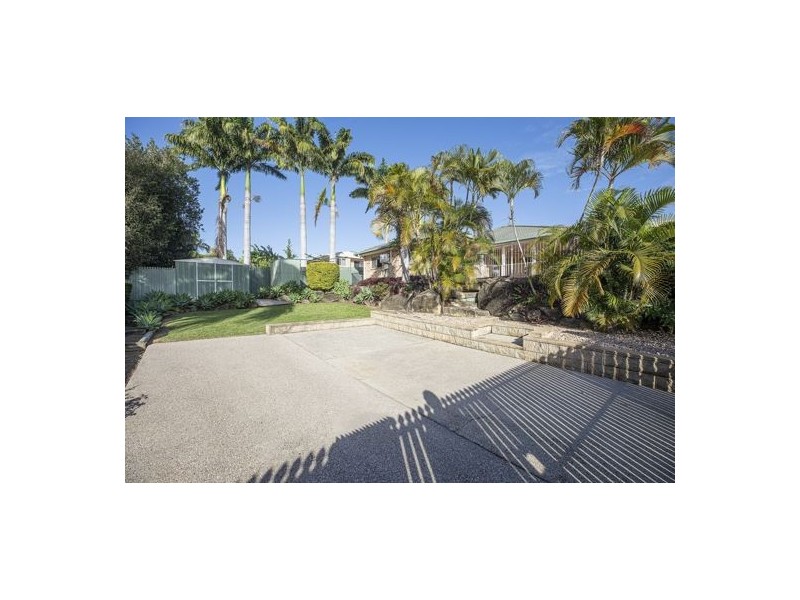 1 Sam Bezzina Drive, Beaconsfield QLD 4740