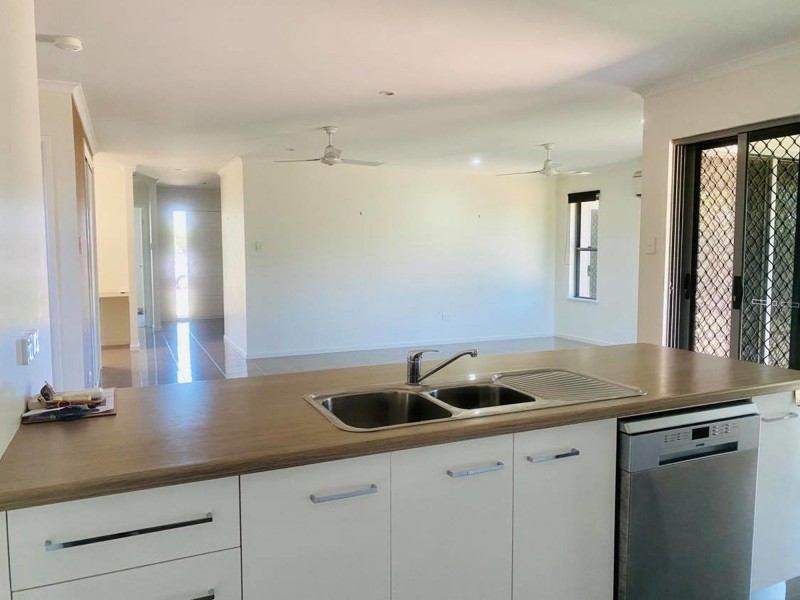 10 Patricia Circuit, Mirani QLD 4754