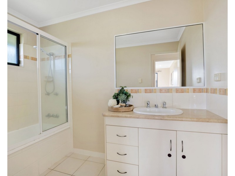 8 Fiona Court, Mount Pleasant QLD 4740