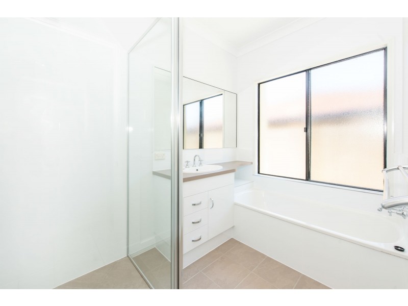 33 Toorak Street, Glenella QLD 4740