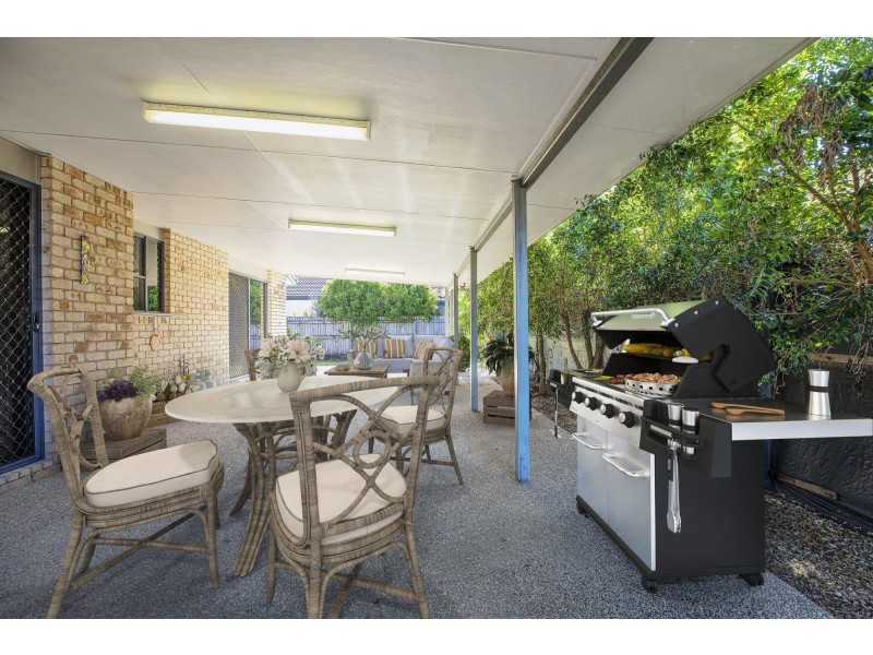 11 Angelina Avenue, Glenella QLD 4740