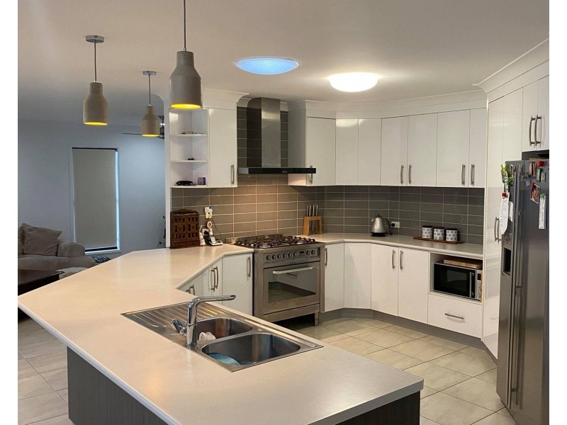 27 Maryvale Circuit, Beaconsfield QLD 4740