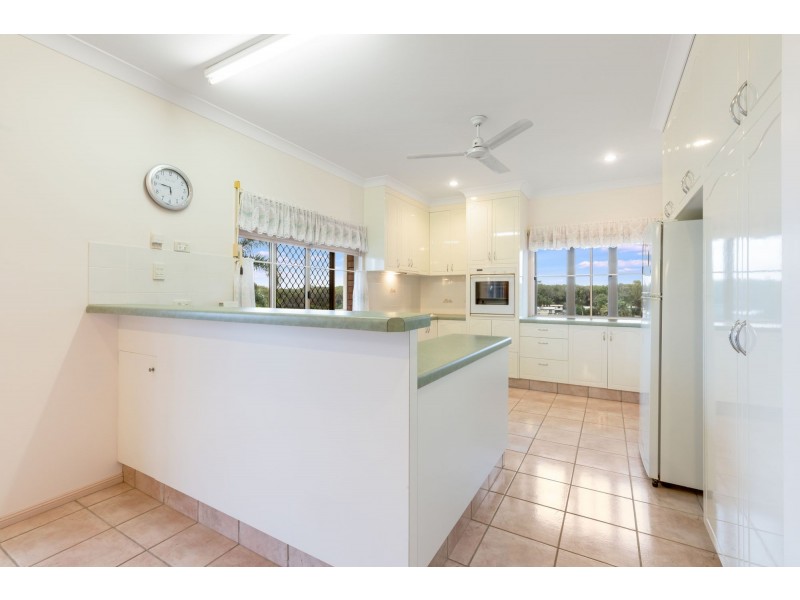 15 Dumfries Court, Beaconsfield QLD 4740