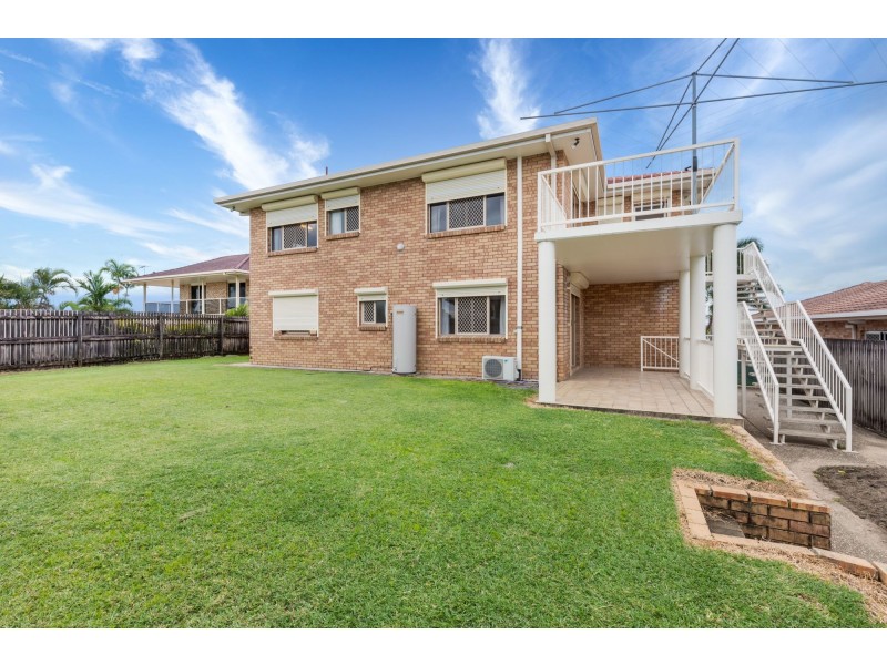 15 Dumfries Court, Beaconsfield QLD 4740