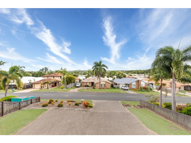 15 Dumfries Court, Beaconsfield QLD 4740