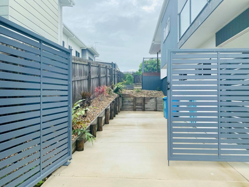 27 Douglas Crescent, Rural View QLD 4740