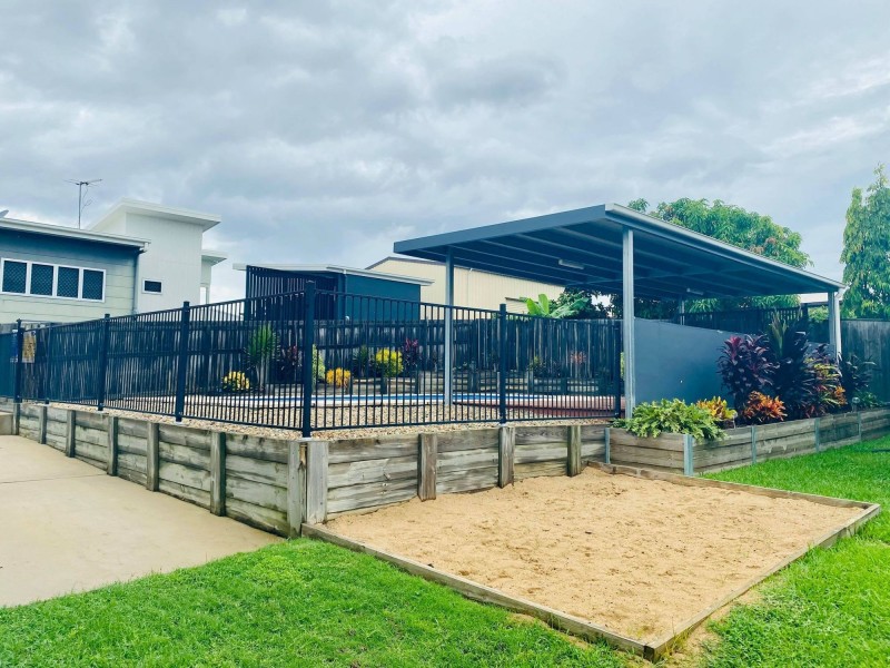 27 Douglas Crescent, Rural View QLD 4740