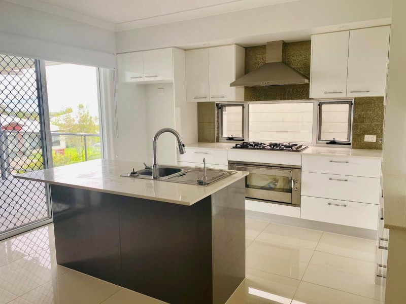 27 Douglas Crescent, Rural View QLD 4740