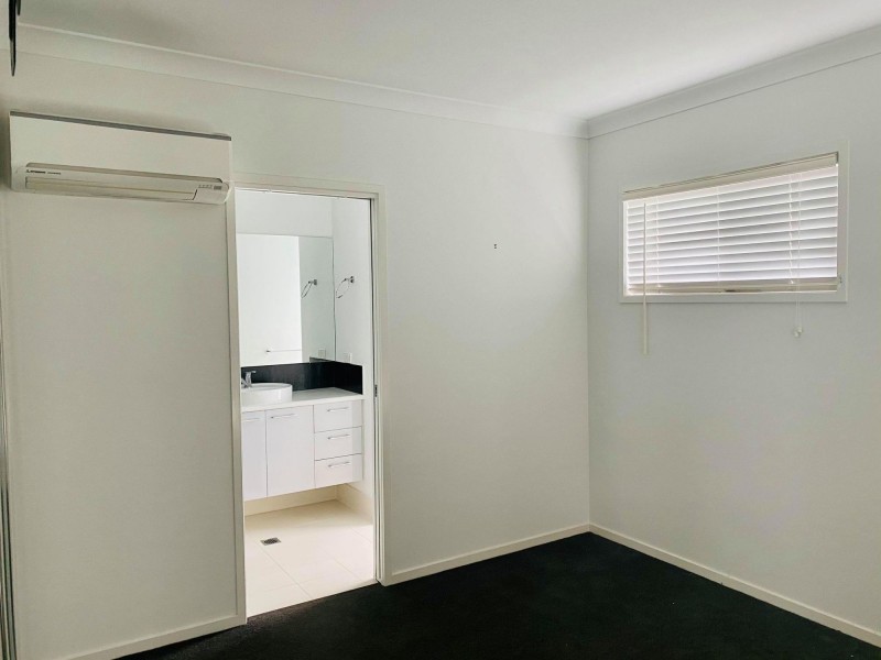 27 Douglas Crescent, Rural View QLD 4740