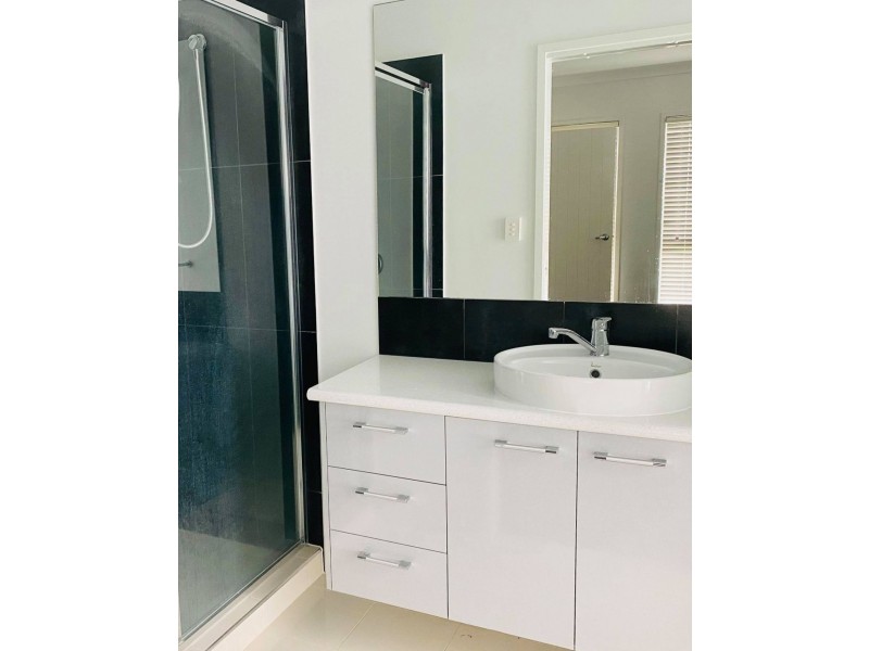 27 Douglas Crescent, Rural View QLD 4740