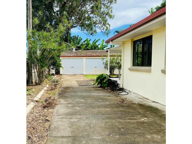 7 Palm Court, Bucasia QLD 4750