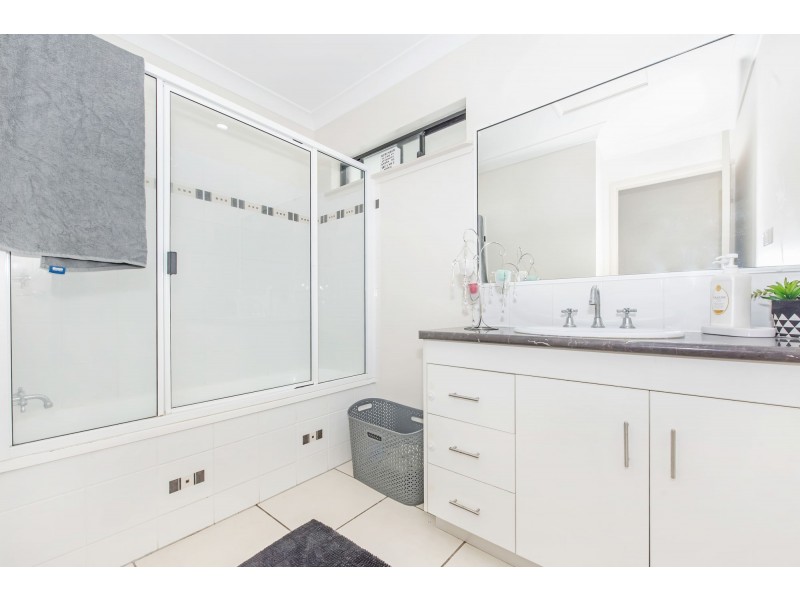 27 Katey Crescent, Mirani QLD 4754