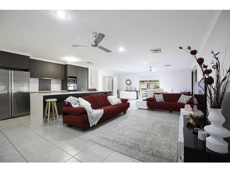 16 Woden Crescent, Ooralea QLD 4740