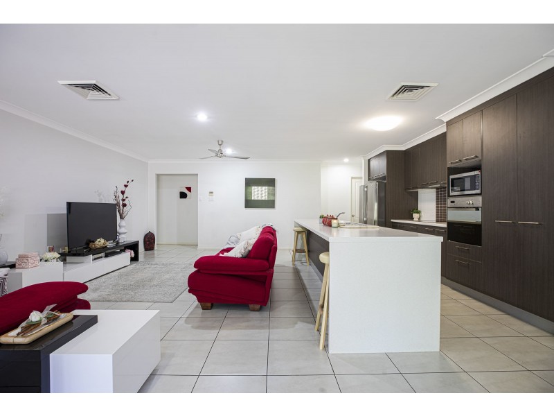 16 Woden Crescent, Ooralea QLD 4740