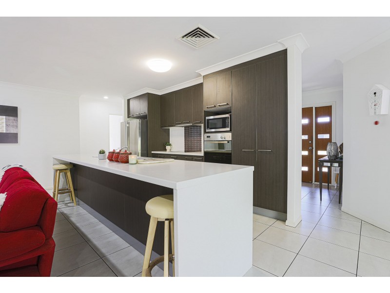 16 Woden Crescent, Ooralea QLD 4740