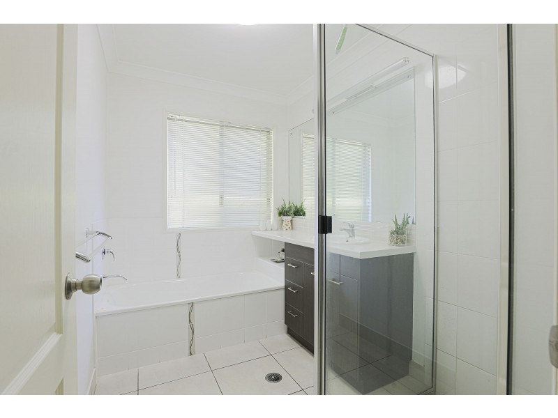 16 Woden Crescent, Ooralea QLD 4740