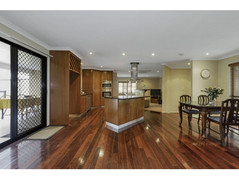 8 Bonsai Court, Glenella QLD 4740
