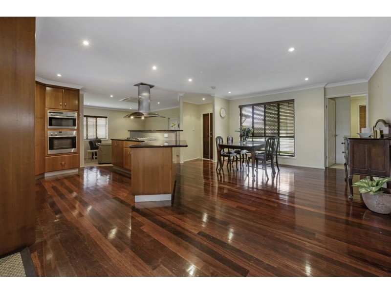 8 Bonsai Court, Glenella QLD 4740