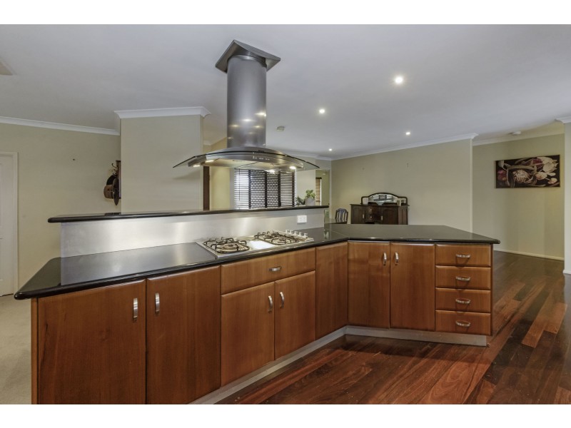 8 Bonsai Court, Glenella QLD 4740