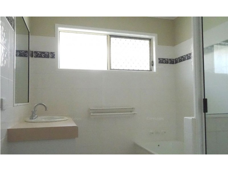 1/2 Sneyd Street, West Mackay QLD 4740