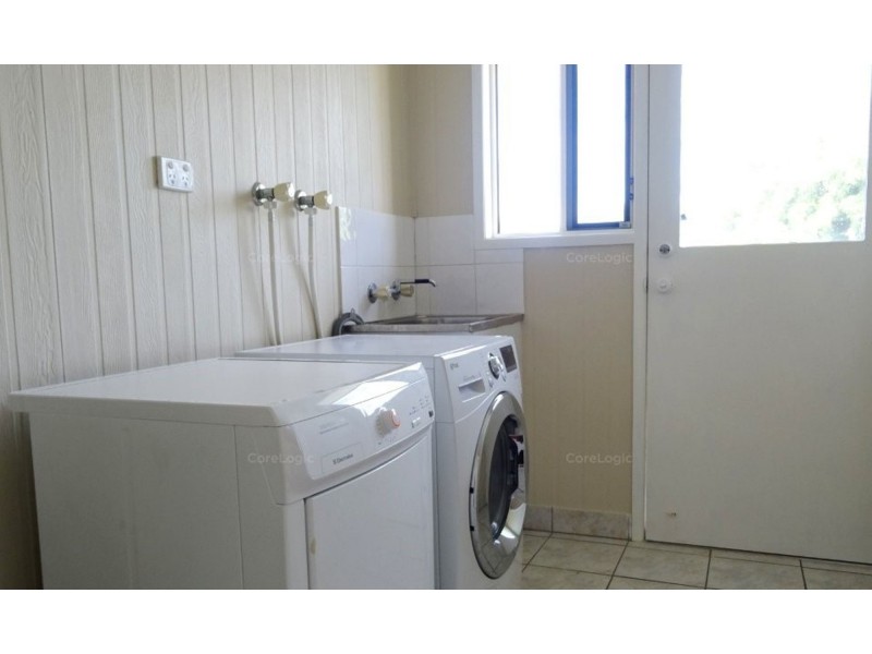 1/2 Sneyd Street, West Mackay QLD 4740