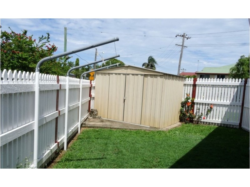 1/2 Sneyd Street, West Mackay QLD 4740