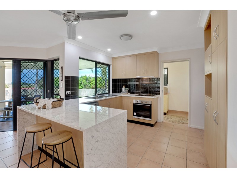 2 Jade Court, Glenella QLD 4740