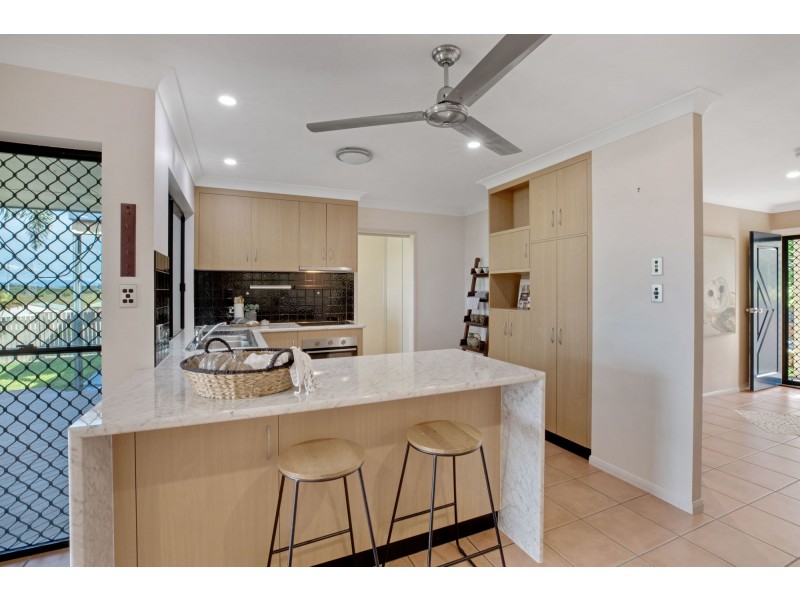 2 Jade Court, Glenella QLD 4740