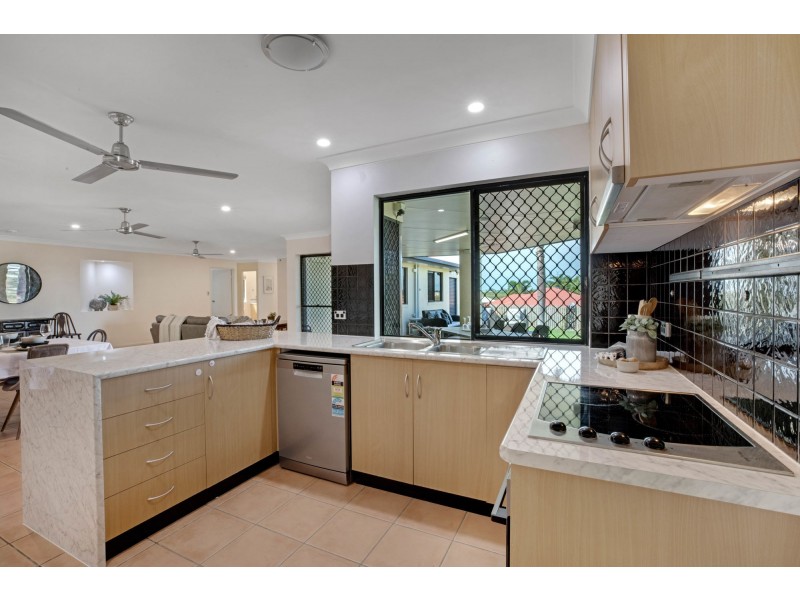 2 Jade Court, Glenella QLD 4740