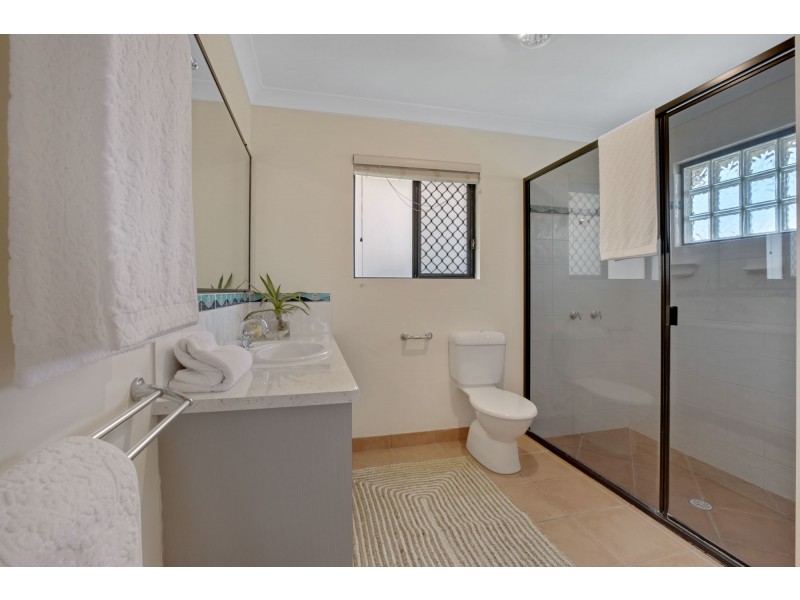 2 Jade Court, Glenella QLD 4740