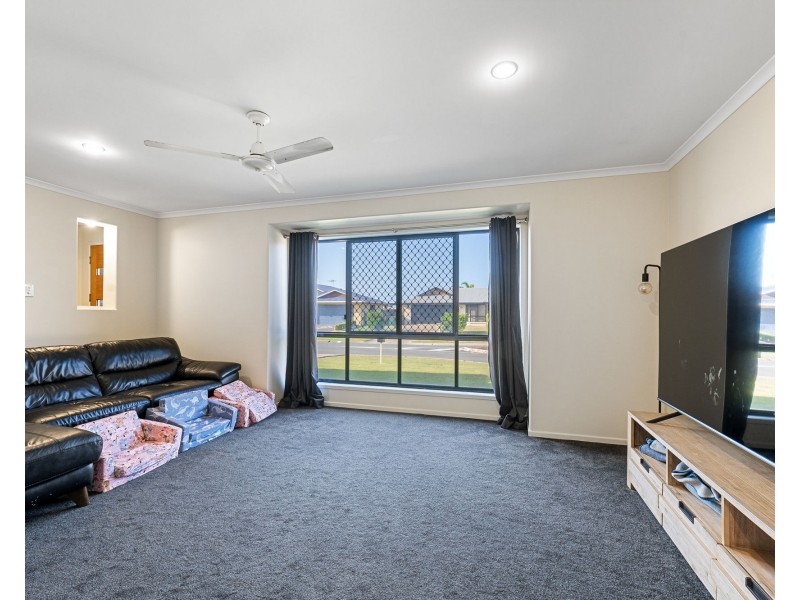 33 Spinnaker Way, Bucasia QLD 4750