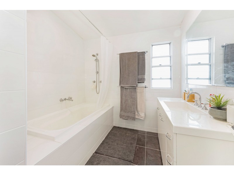16 Roberts Avenue, North Mackay QLD 4740