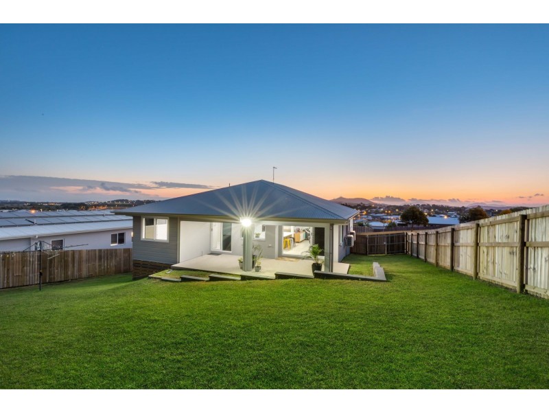 33 Azure Drive, Rural View QLD 4740
