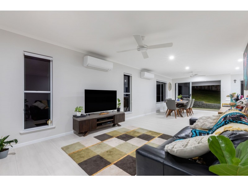 33 Azure Drive, Rural View QLD 4740