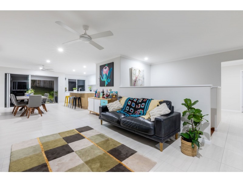 33 Azure Drive, Rural View QLD 4740