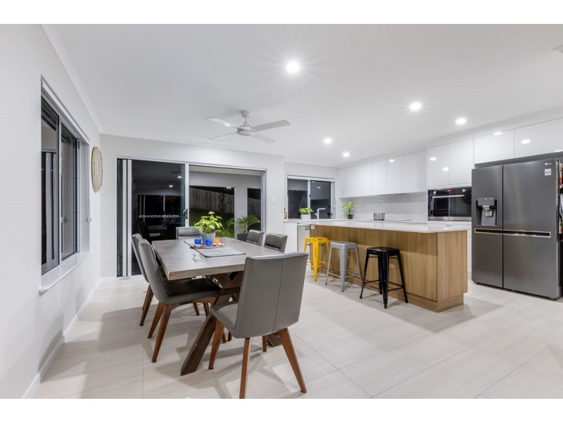 33 Azure Drive, Rural View QLD 4740