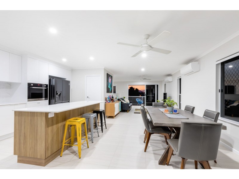 33 Azure Drive, Rural View QLD 4740