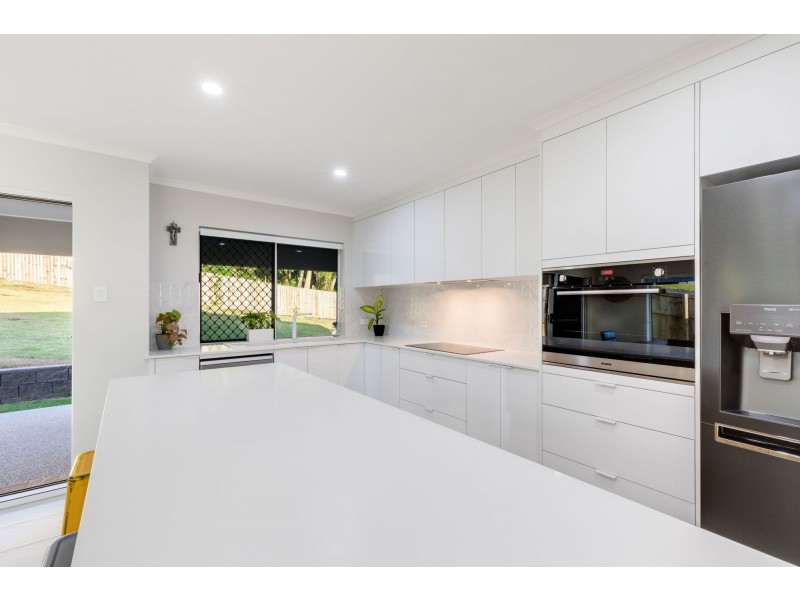 33 Azure Drive, Rural View QLD 4740