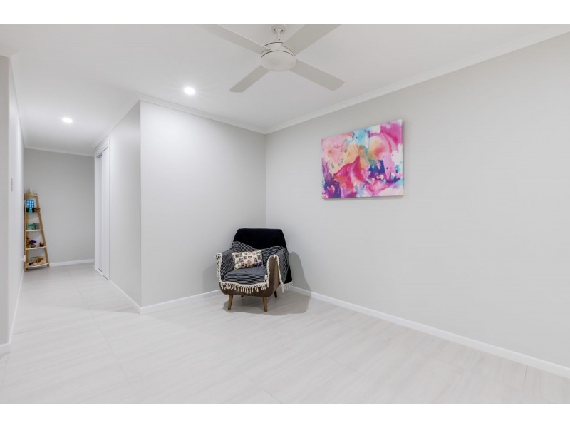 33 Azure Drive, Rural View QLD 4740