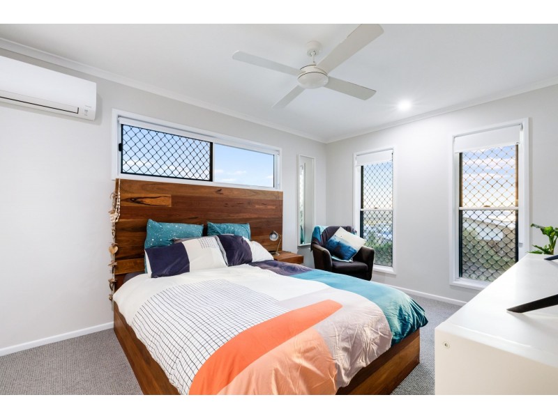33 Azure Drive, Rural View QLD 4740