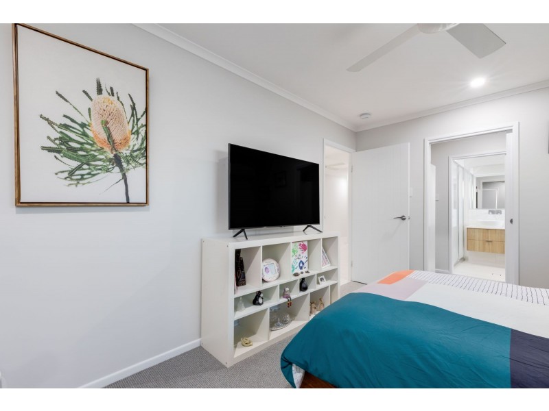 33 Azure Drive, Rural View QLD 4740