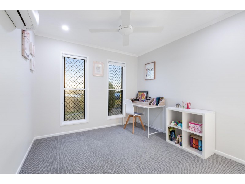 33 Azure Drive, Rural View QLD 4740
