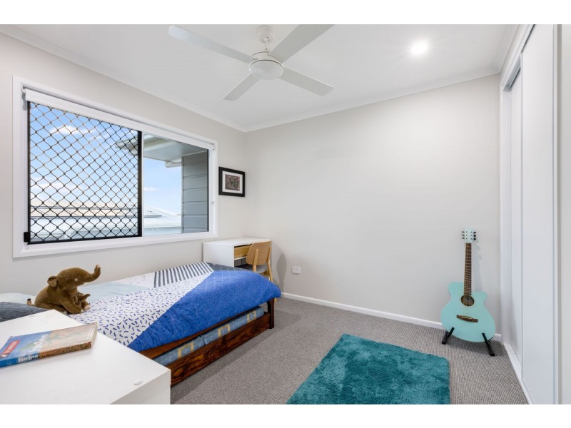 33 Azure Drive, Rural View QLD 4740