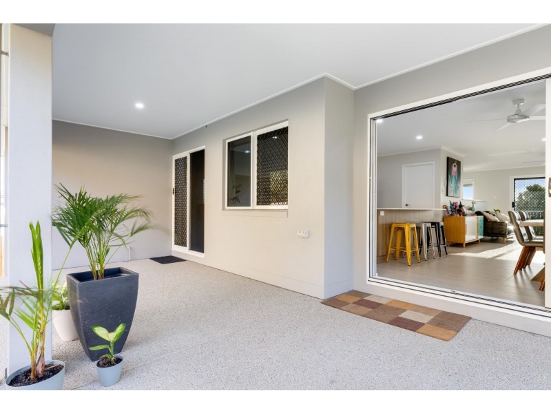 33 Azure Drive, Rural View QLD 4740