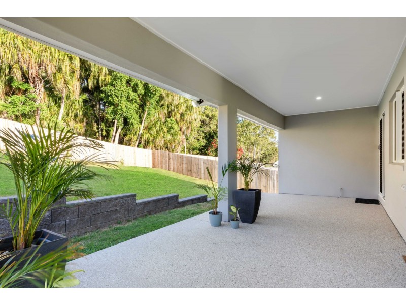 33 Azure Drive, Rural View QLD 4740