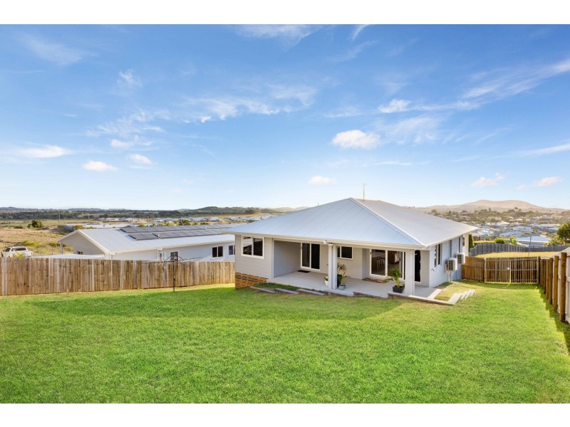 33 Azure Drive, Rural View QLD 4740
