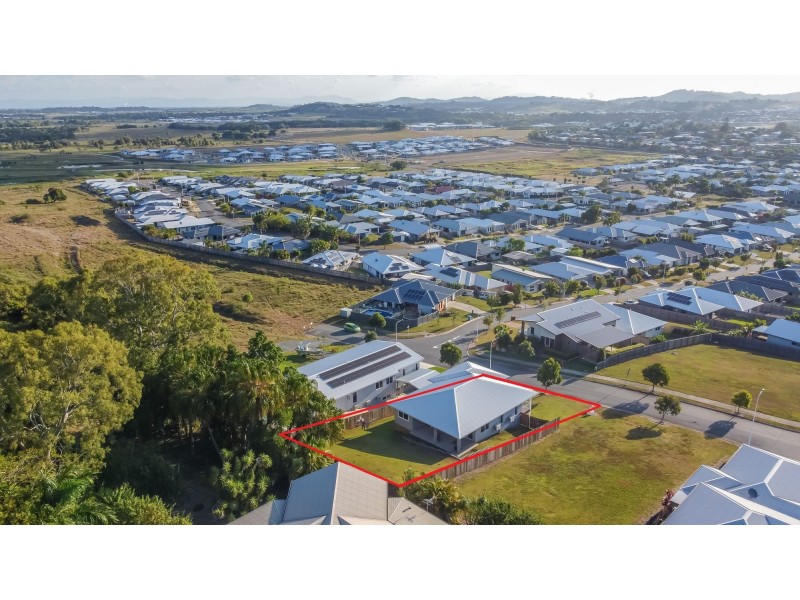 33 Azure Drive, Rural View QLD 4740