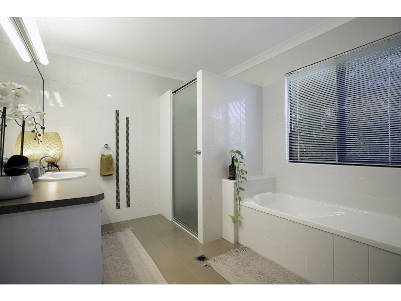 17 Sturt Crescent, Erakala QLD 4740