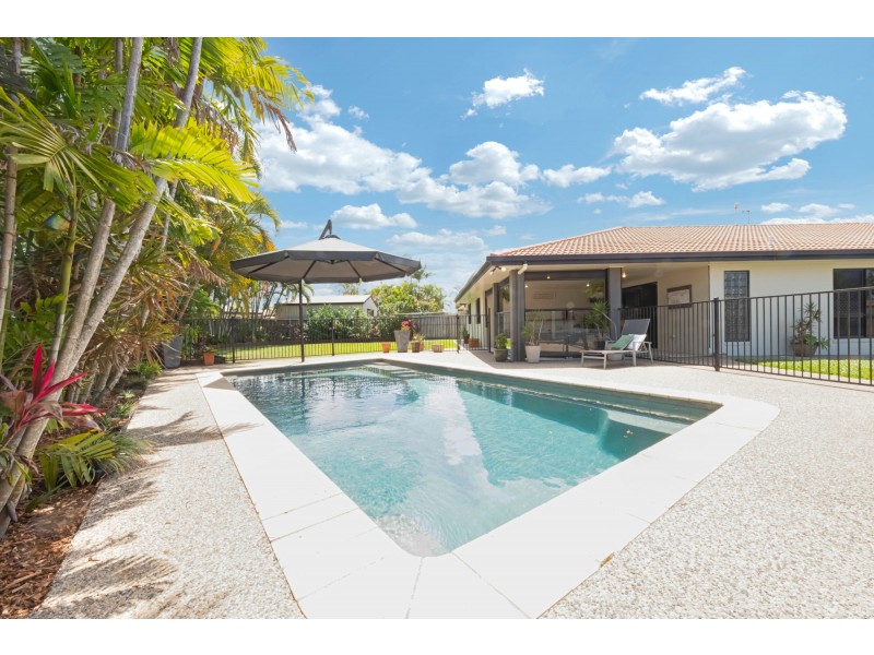 5 Mark Crescent, Glenella QLD 4740